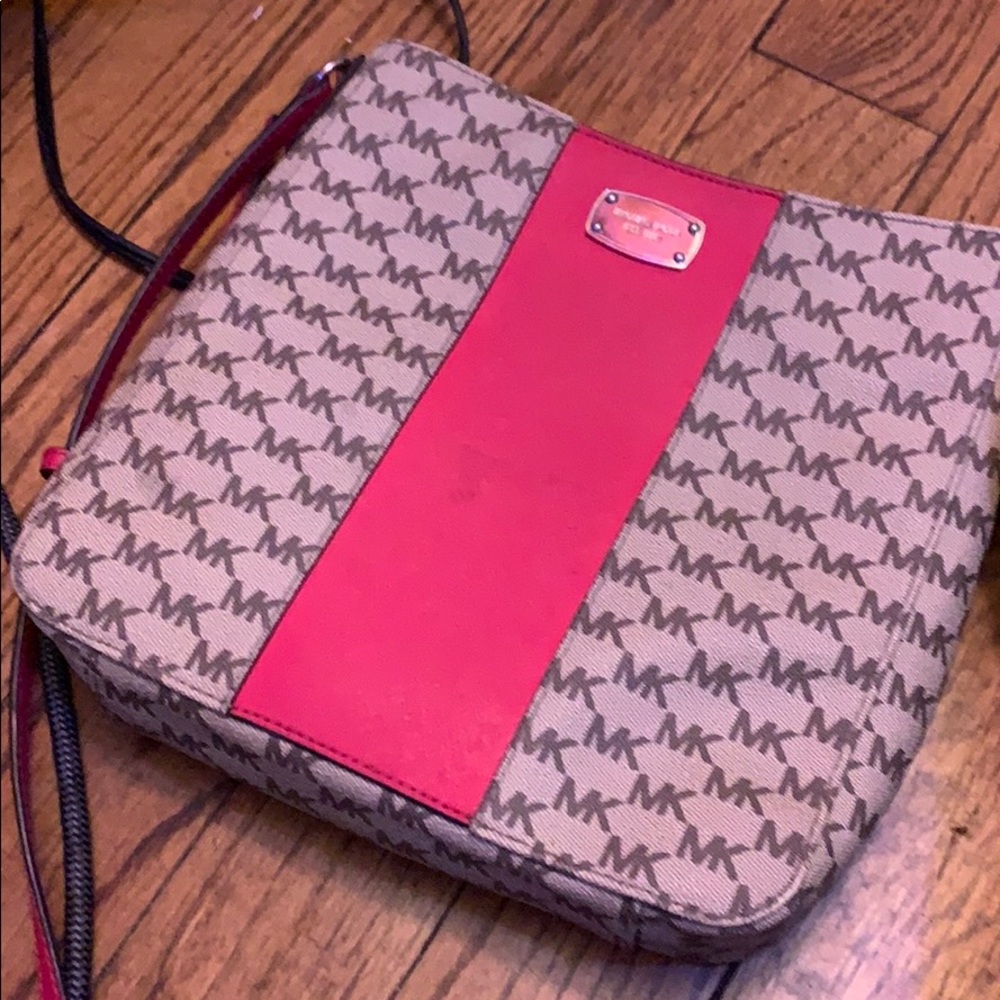 Micheal Kors Cross Body Purse